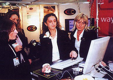 DaCs Angela (centre) and Natalie (r) explain how our on-line booking system works to guests