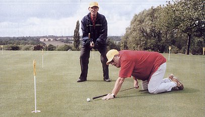 Mike Son explains the finer points of snooker to Bill Tyzack! By the way Mike, we've been meaning to have a chat with you about the rules of golf!