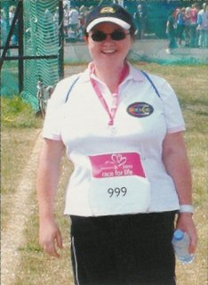 Liz with her medal and DaC top after completing the course