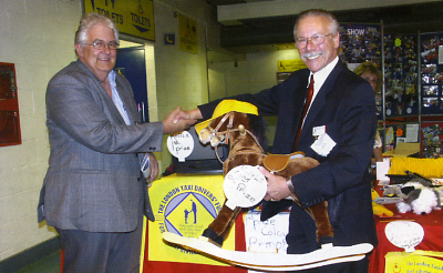 DaC's David Lessman presents Don Brandon with his raffle prize