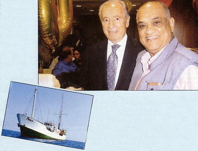Sid Nathan with Israel deputy PM Shimon Peres.  Inset: The Voice of Peace Ship