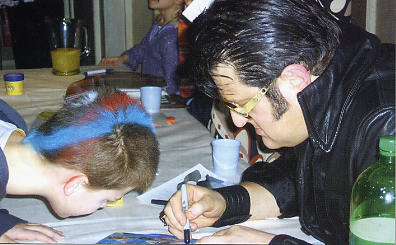 Elvis Shmelvis and fan practise autograph signing!