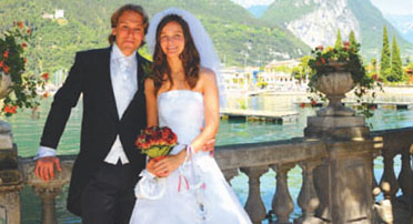  With a Lake Garda backdrop, Deano and Laura make a lovely picture