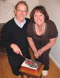 Ken and Jennie cut the Beardmore cake